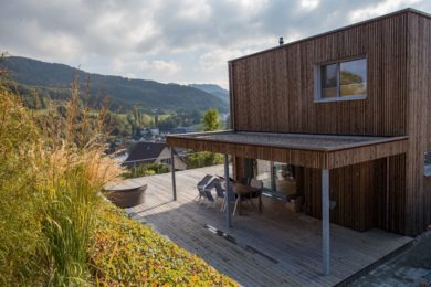 natürlicher Holzbau mit Terrasse - Holzbau - Holzhaus - Holzsystembau - PM Mangold