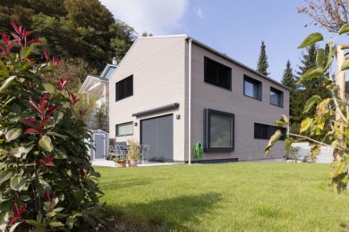 helles Holzhaus mit Terrasse - Holzbau - Holzhaus - Holzsystembau - PM Mangold