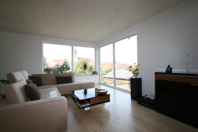 Sofa mit Holzboden - Holzbau - Holzhaus - Holzsystembau - PM Mangold