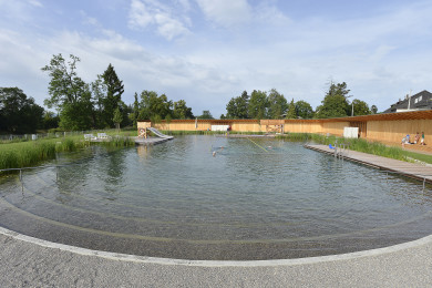 Naturbad Riehen mit Holzsprungbrett - Holzbau - Holzhaus - Holzsystembau - PM Mangold