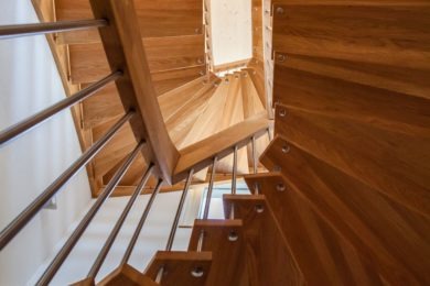 Holztreppe mit Balken - Holzbau - Holzhaus - Holzsystembau - PM Mangold
